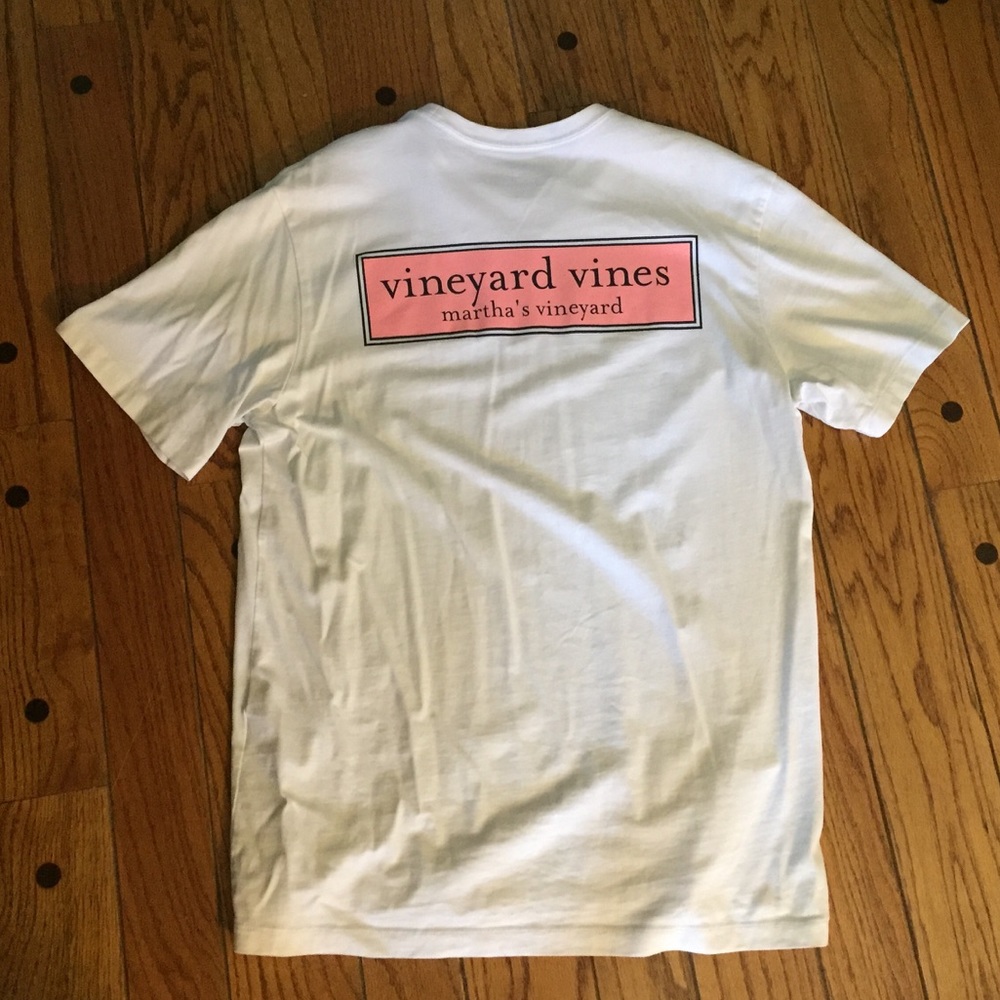 White VINEYARD VINES TSHIRT!!!